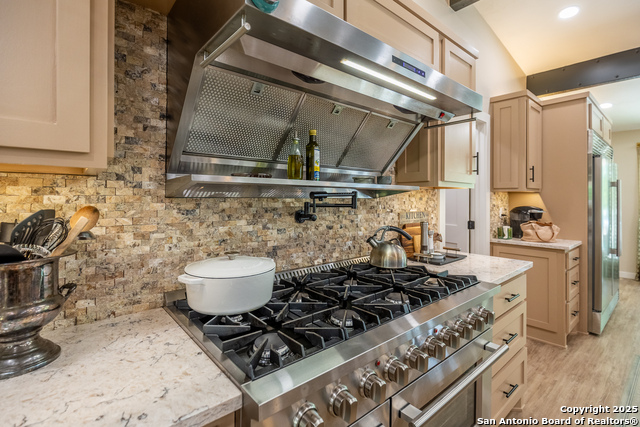 Listing photo id 13 for 122 West Ln  