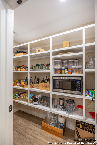 Listing photo id 15 for 122 West Ln  