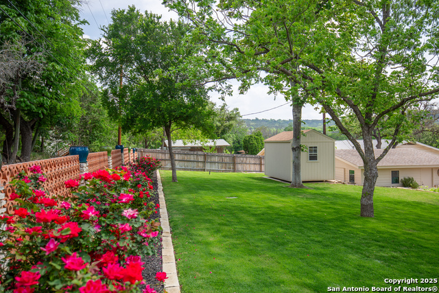 Listing photo id 27 for 122 West Ln  