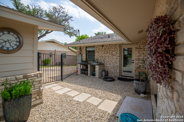 Listing photo id 28 for 122 West Ln  