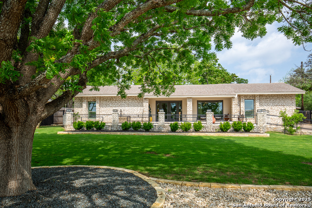 Listing photo id 3 for 122 West Ln  