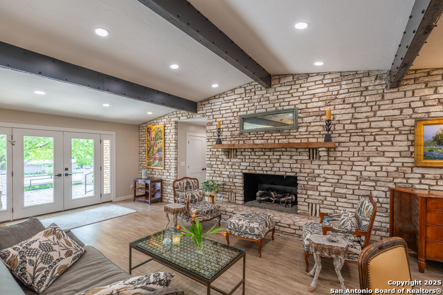 Listing photo id 5 for 122 West Ln  