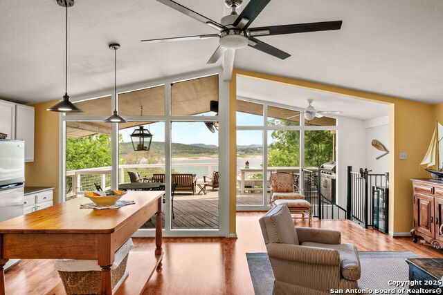 Image 11 of 47 For 1074 Lakebreeze