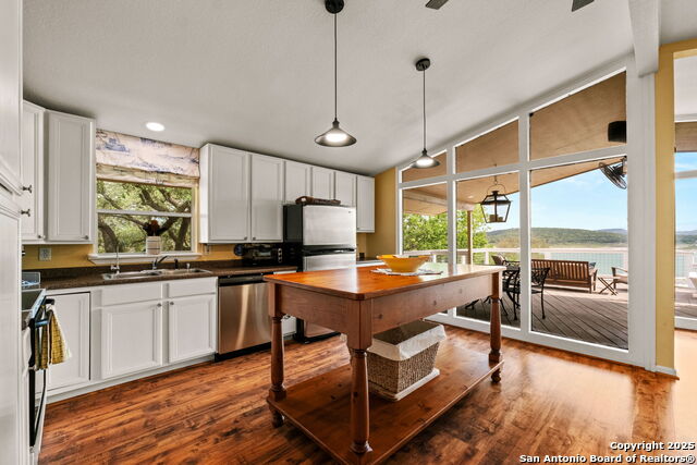 Image 16 of 47 For 1074 Lakebreeze