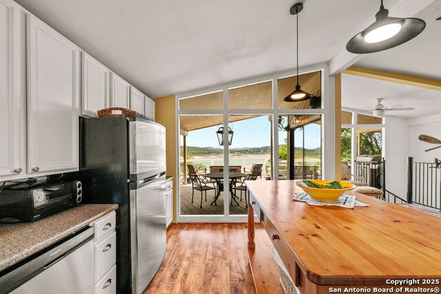 Image 17 of 47 For 1074 Lakebreeze