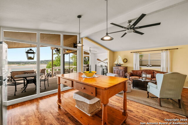 Image 18 of 47 For 1074 Lakebreeze