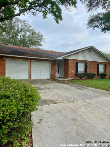 Details for 1616 Redwood St, Seguin, TX 78155