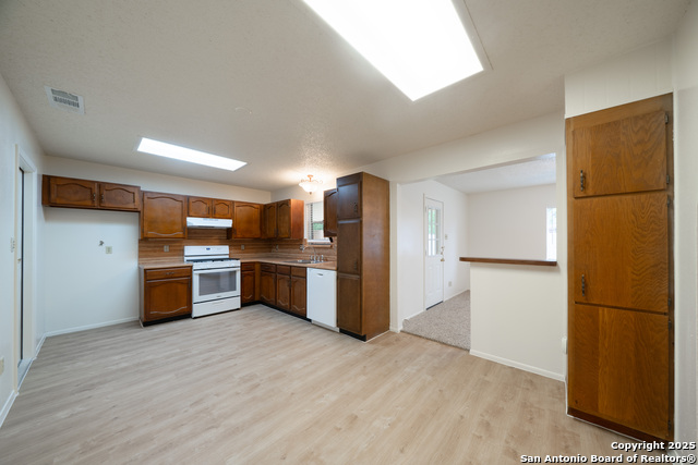 Listing photo id 5 for 7751 Pipers Hill