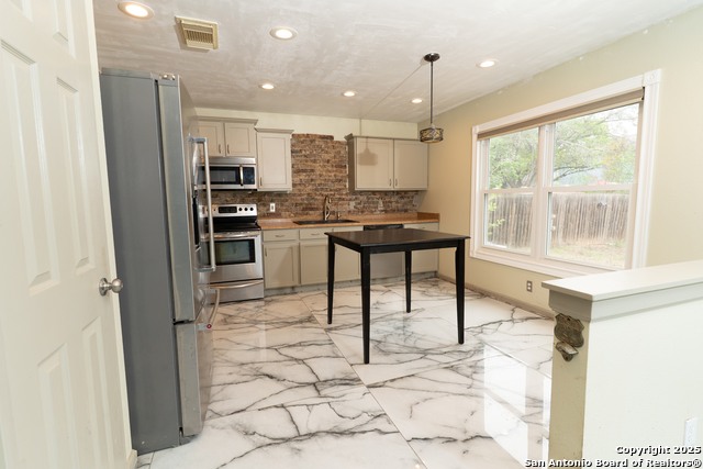 Image 6 of 17 For 13338 Greenstone