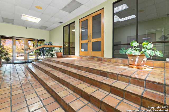 Listing photo id 0 for 16410 Blanco Ste 2