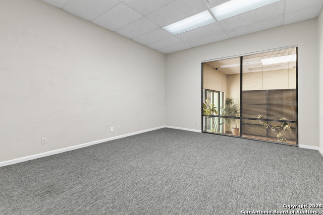 Listing photo id 4 for 16410 Blanco Ste 2