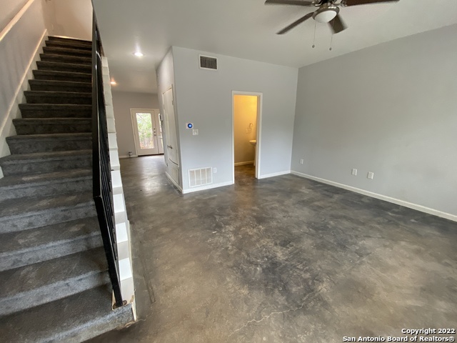 Image 4 of 11 For 527 Olive St S 102