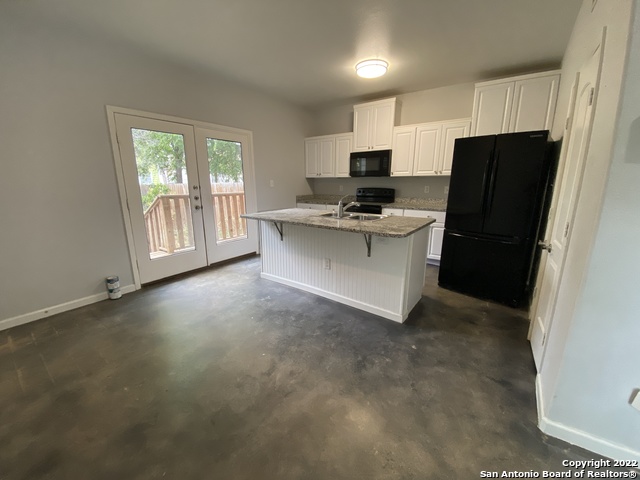 Image 5 of 11 For 527 Olive St S 102