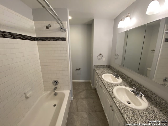 Image 7 of 11 For 527 Olive St S 102