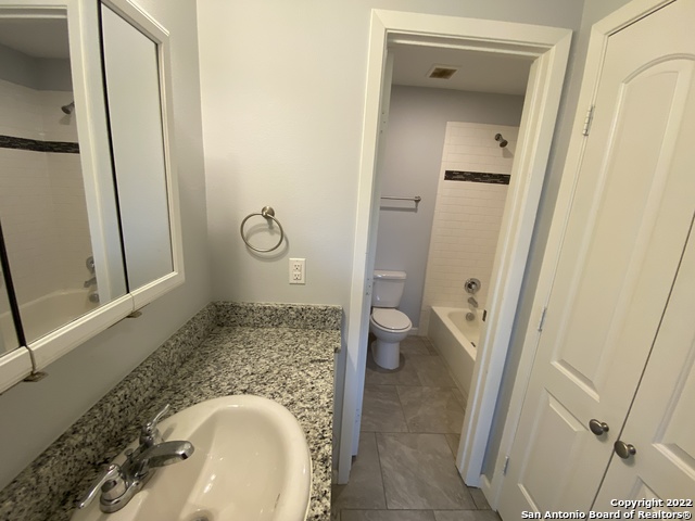 Image 8 of 11 For 527 Olive St S 102
