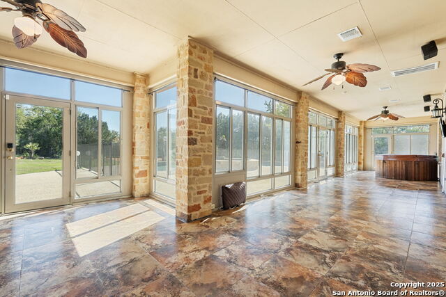 Listing photo id 14 for 125 Creek Springs