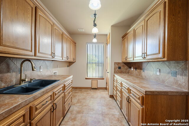 Listing photo id 16 for 125 Creek Springs