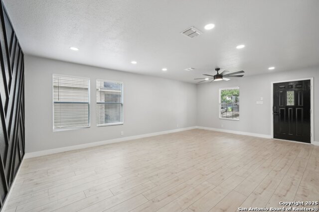 Image 14 of 35 For 7910 Oakwood Pine