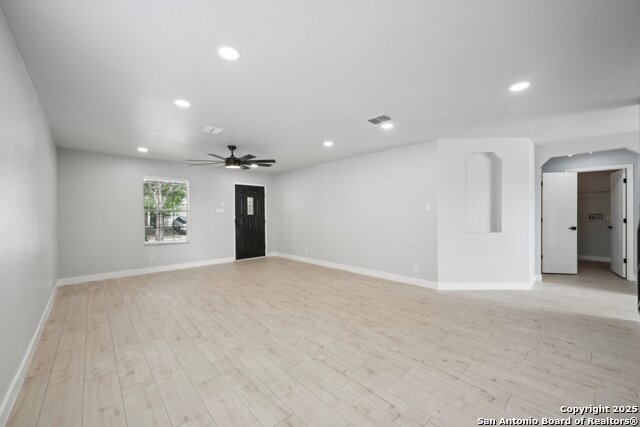 Image 15 of 35 For 7910 Oakwood Pine