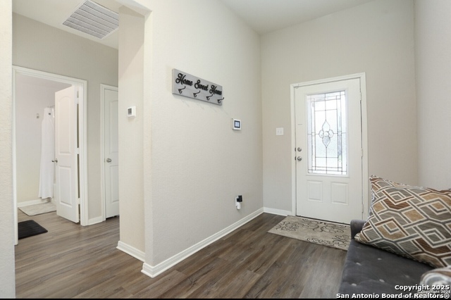 Listing photo id 2 for 11915 Oatway