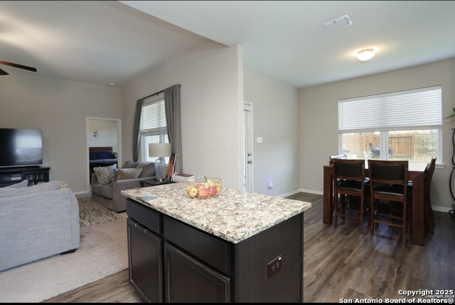 Listing photo id 7 for 11915 Oatway