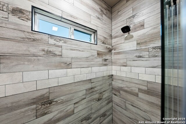 Listing photo id 29 for 502 Sumack Dr W