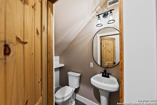 Listing photo id 32 for 502 Sumack Dr W