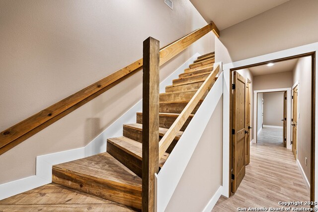 Listing photo id 33 for 502 Sumack Dr W