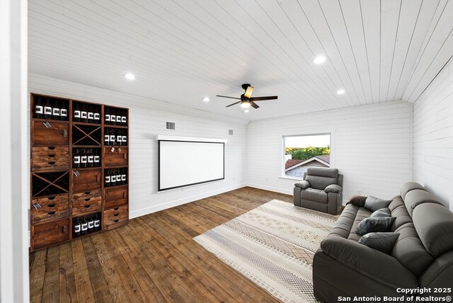 Listing photo id 34 for 502 Sumack Dr W