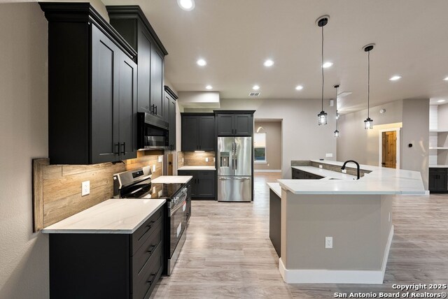 Listing photo id 7 for 502 Sumack Dr W