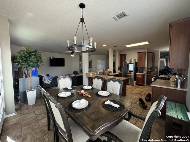 Listing photo id 8 for 4714 River Rock