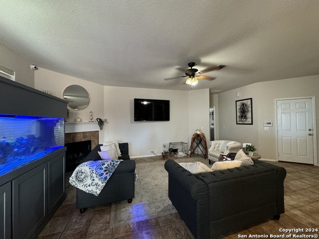 Listing photo id 9 for 4714 River Rock