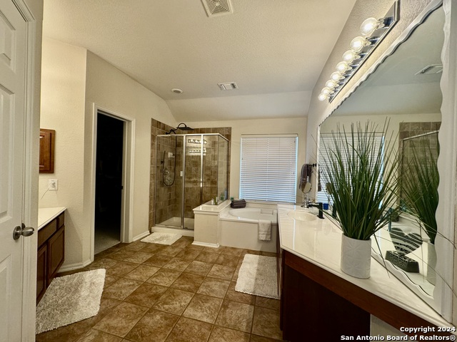 Listing photo id 13 for 4714 River Rock