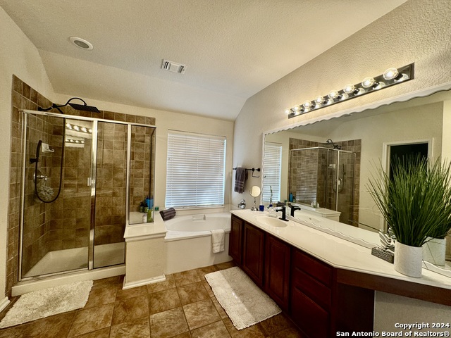 Listing photo id 15 for 4714 River Rock