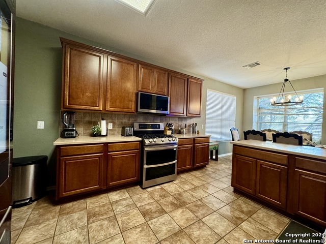 Listing photo id 4 for 4714 River Rock
