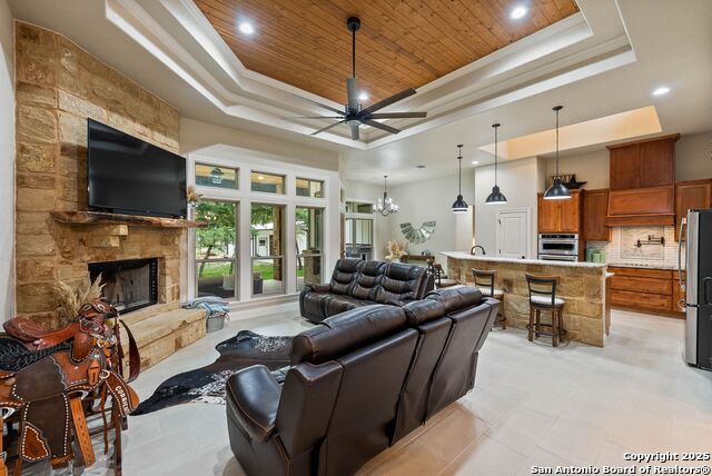 Listing photo id 8 for 140 Wood Valley Dr