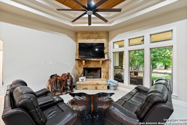 Listing photo id 9 for 140 Wood Valley Dr