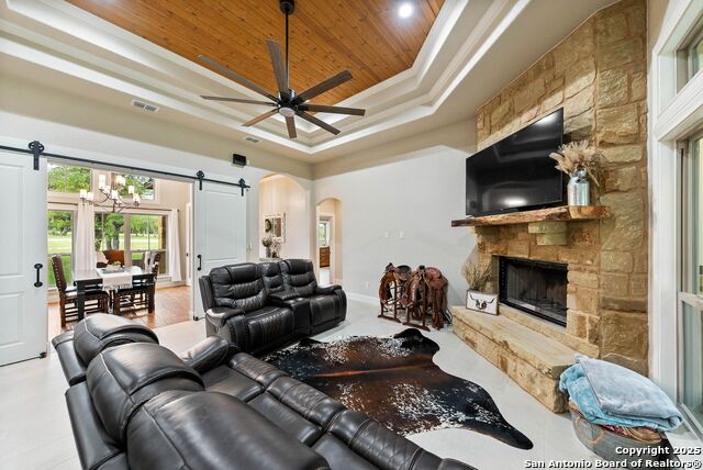 Listing photo id 10 for 140 Wood Valley Dr