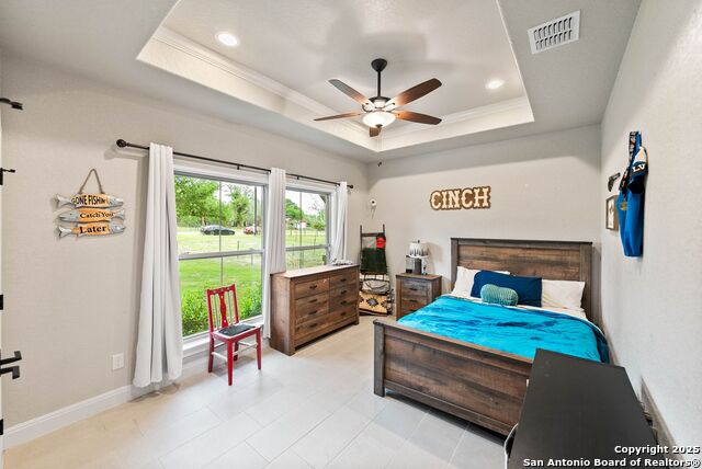Listing photo id 17 for 140 Wood Valley Dr