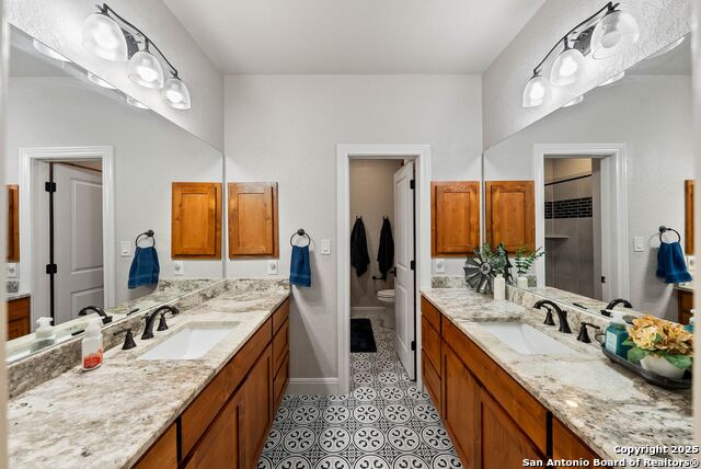 Listing photo id 26 for 140 Wood Valley Dr