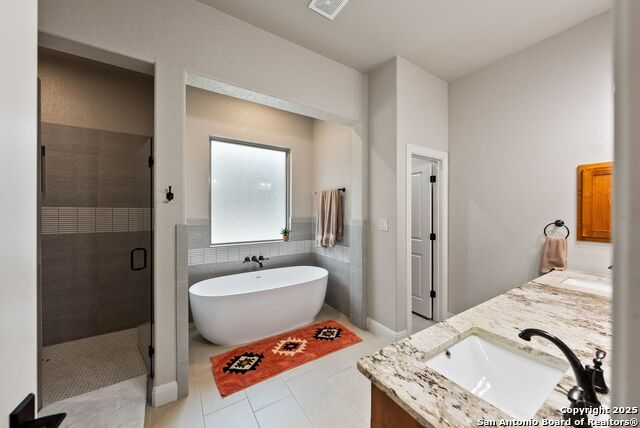 Listing photo id 33 for 140 Wood Valley Dr