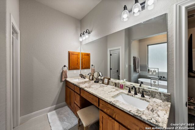 Listing photo id 34 for 140 Wood Valley Dr