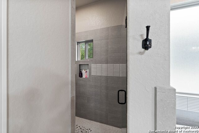 Listing photo id 35 for 140 Wood Valley Dr