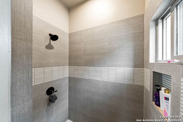 Listing photo id 36 for 140 Wood Valley Dr