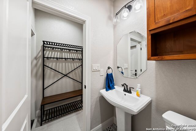 Listing photo id 40 for 140 Wood Valley Dr