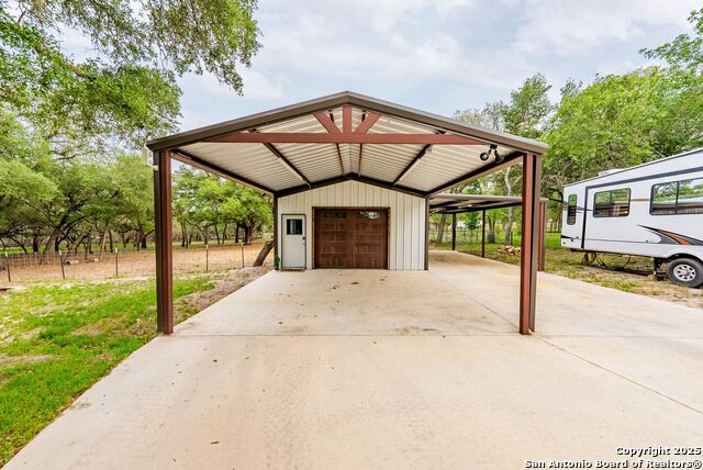 Listing photo id 44 for 140 Wood Valley Dr