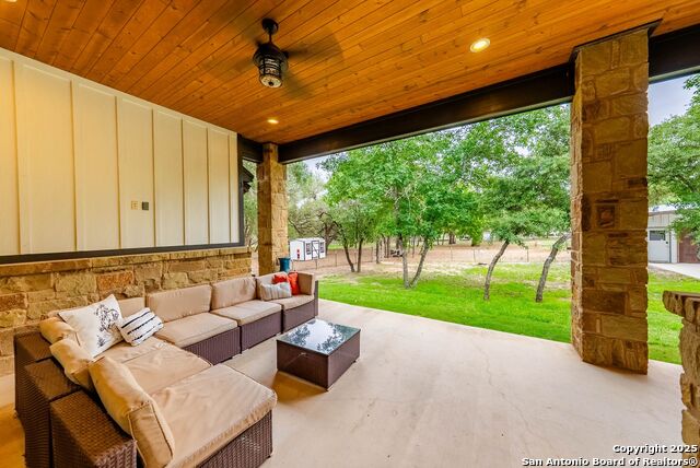Listing photo id 45 for 140 Wood Valley Dr