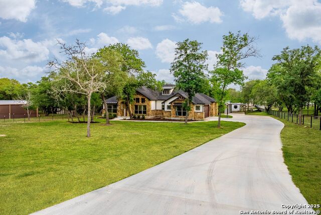 Listing photo id 4 for 140 Wood Valley Dr