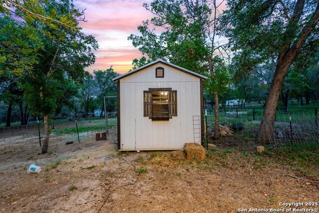 Listing photo id 65 for 140 Wood Valley Dr
