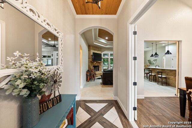 Listing photo id 7 for 140 Wood Valley Dr